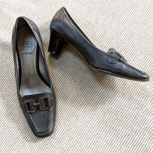 Joan & David brown heels. Sz 7.5